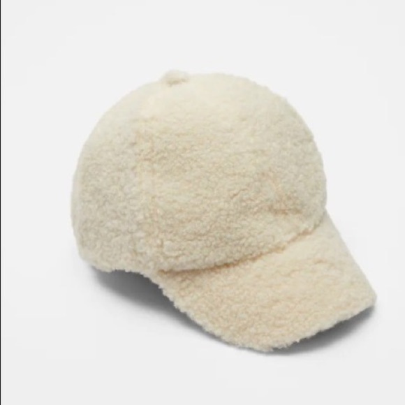 NWT Zara Cream Fleece Cap. Size S-M.